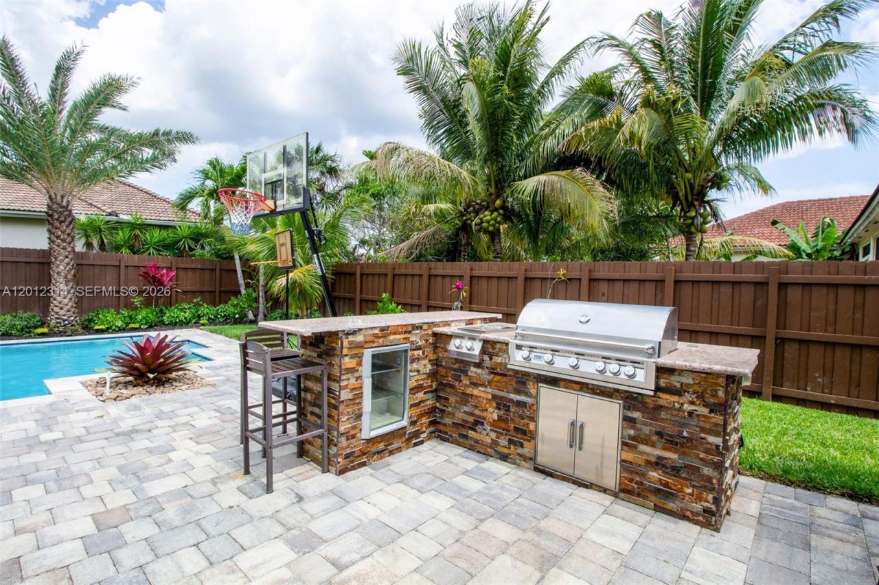 2910 Fairways Dr , Homestead, FL 33035 Photo