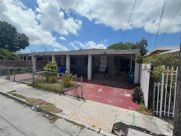 2140 NW 1st Ter , Miami, FL 33125