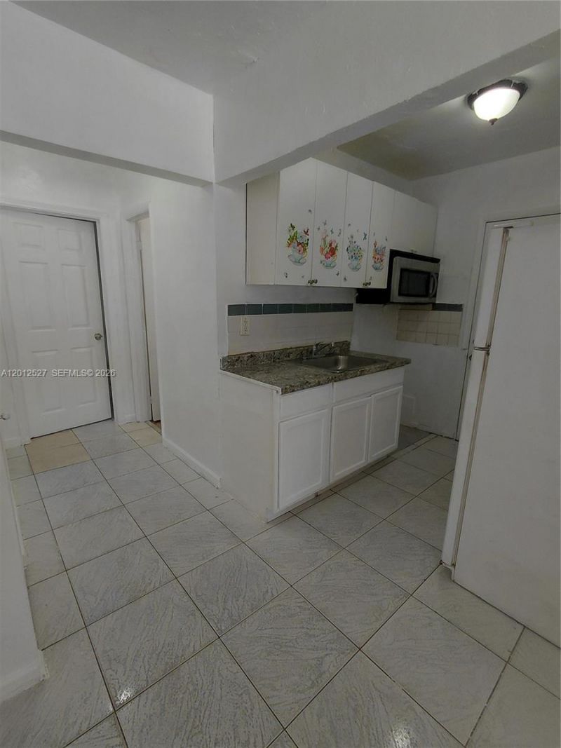 2140 NW 1st Ter, Miami, FL 33125 Photo