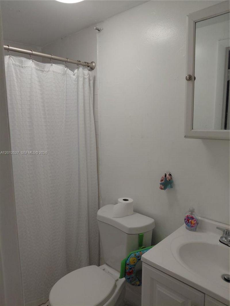 2140 NW 1st Ter, Miami, FL 33125 Photo