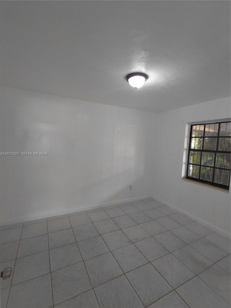 2140 NW 1st Ter, Miami, FL 33125 Photo
