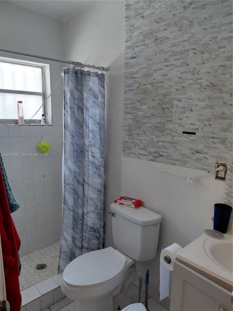 2140 NW 1st Ter, Miami, FL 33125 Photo