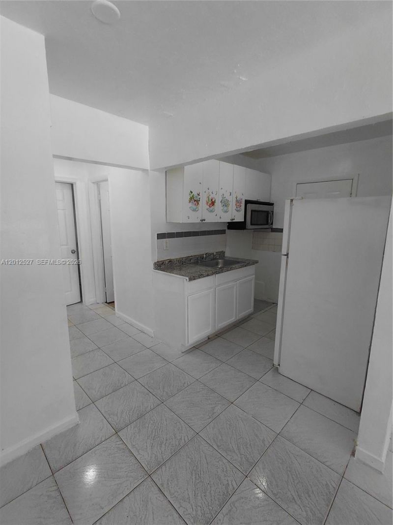 2140 NW 1st Ter, Miami, FL 33125 Photo
