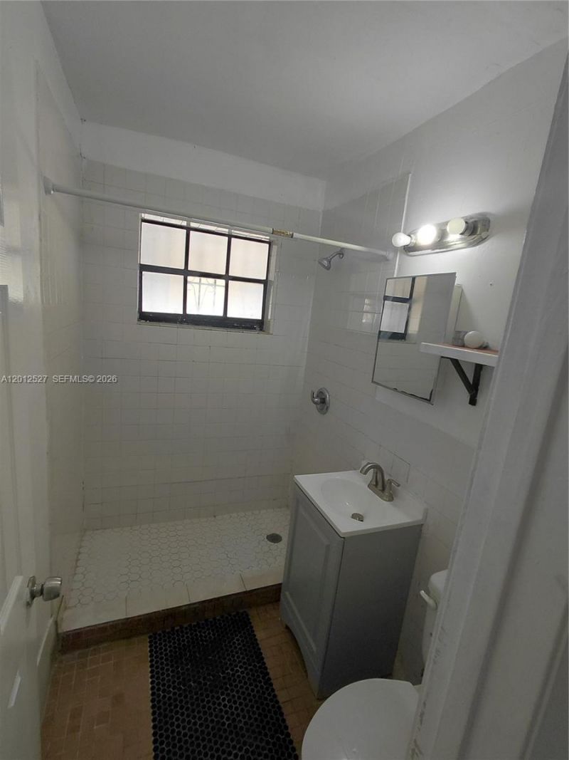 2140 NW 1st Ter, Miami, FL 33125 Photo