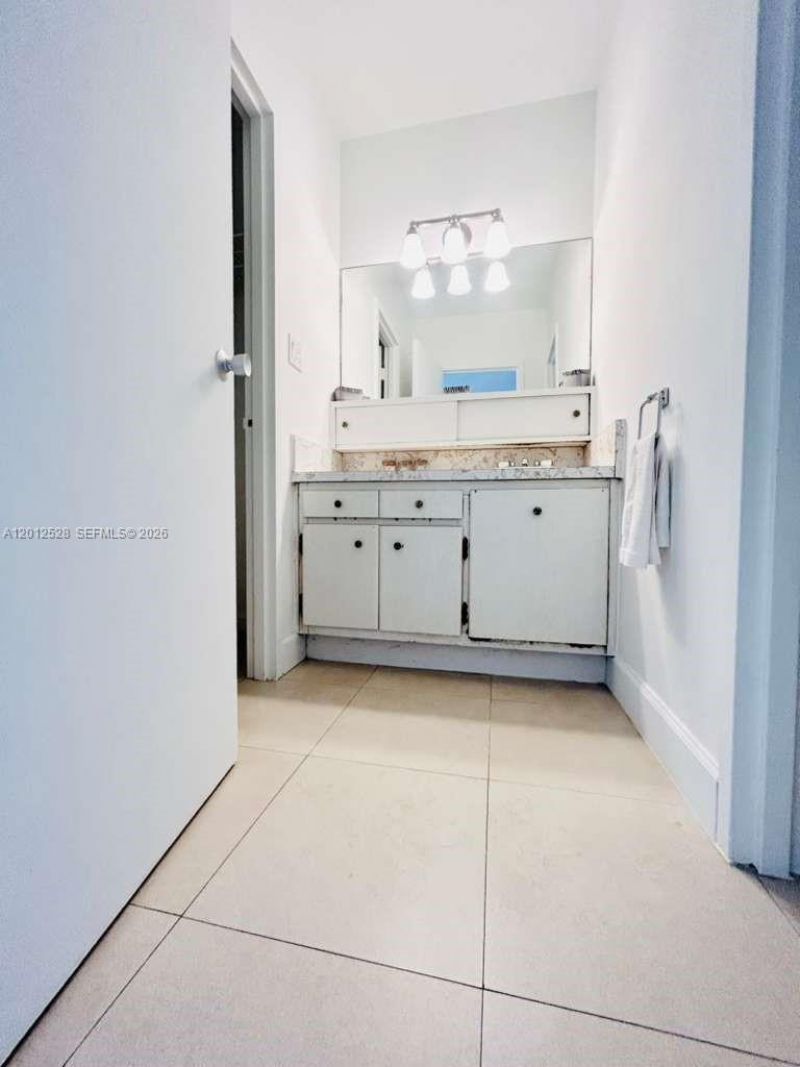 100 Lincoln Rd , Unit 1009, Miami Beach, FL 33139 Photo
