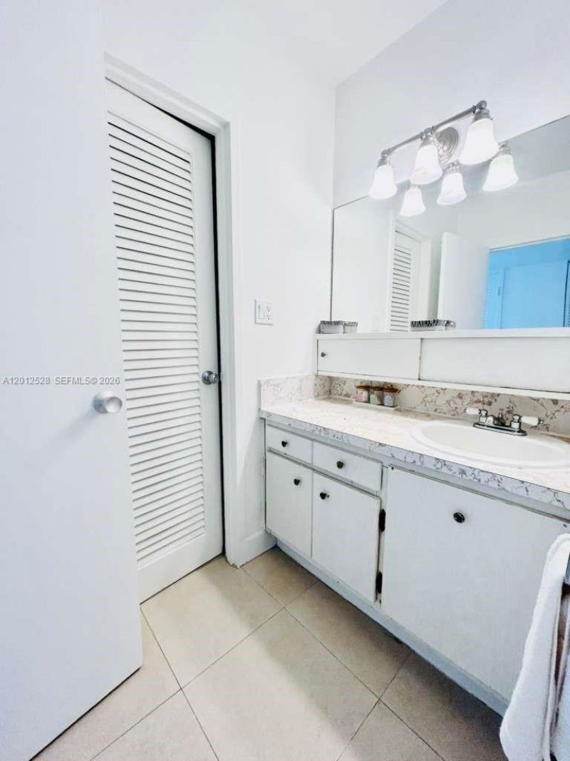 100 Lincoln Rd , Unit 1009, Miami Beach, FL 33139 Photo