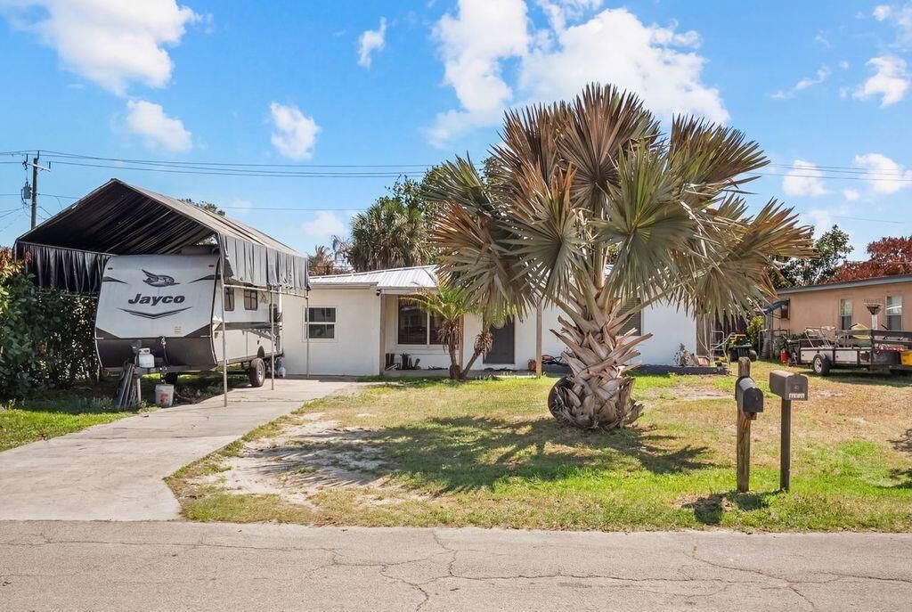 2514 SE Washington St Street, Stuart, FL 34997 Photo