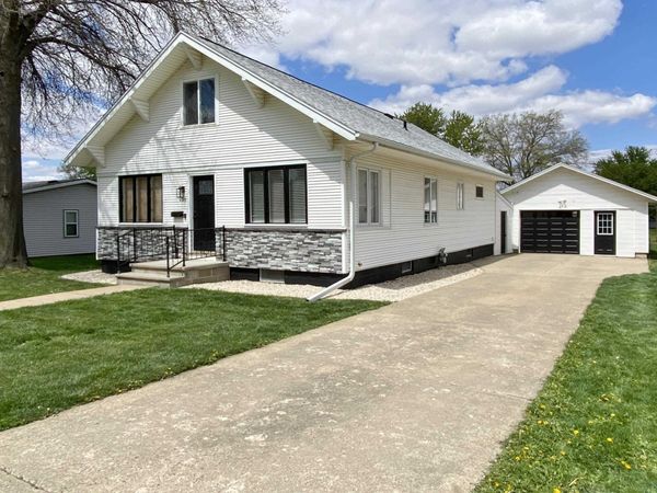 415 7th St SW, LeMars, IA 51031