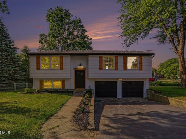 2912 Northshore Drive, Toledo, OH 43611
