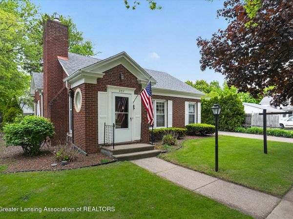 207 E Mcconnell Street, St. Johns, MI 48879