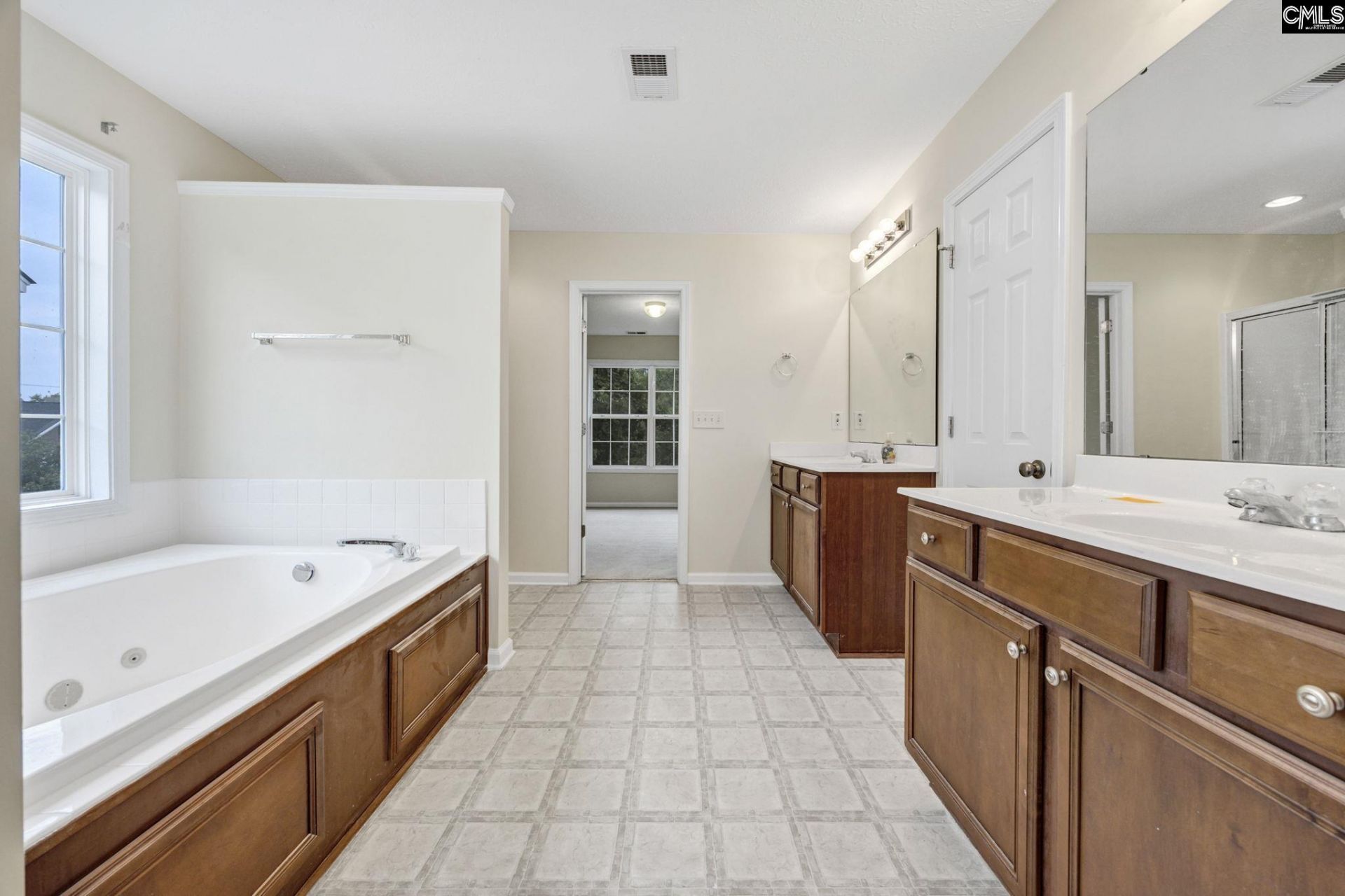 109 Cotoneaster Drive Photo 9