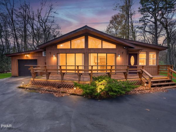 104 Hillcrest Drive, Hawley, PA 18428