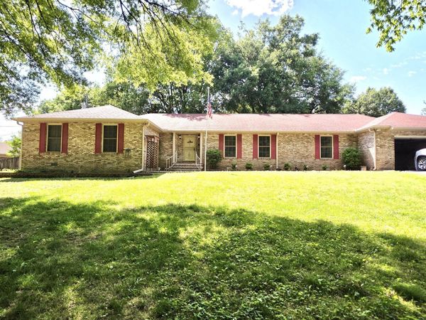 1603 WESTLAKE AVE, Dyersburg, TN 38024