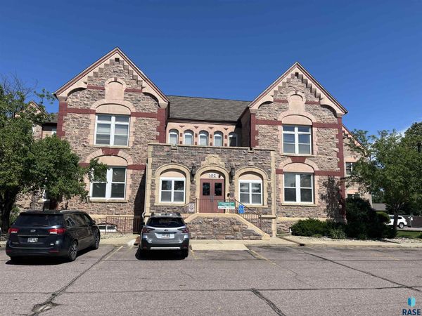 102 N Krohn Pl, Unit 210, Sioux Falls, SD 57103