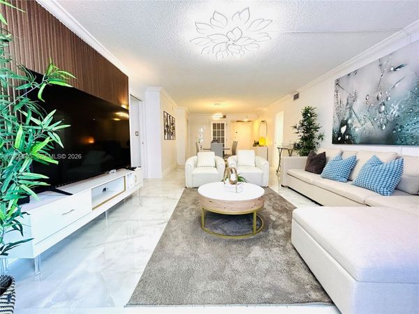6039 Collins Ave , Unit 1507, Miami Beach, FL 33140