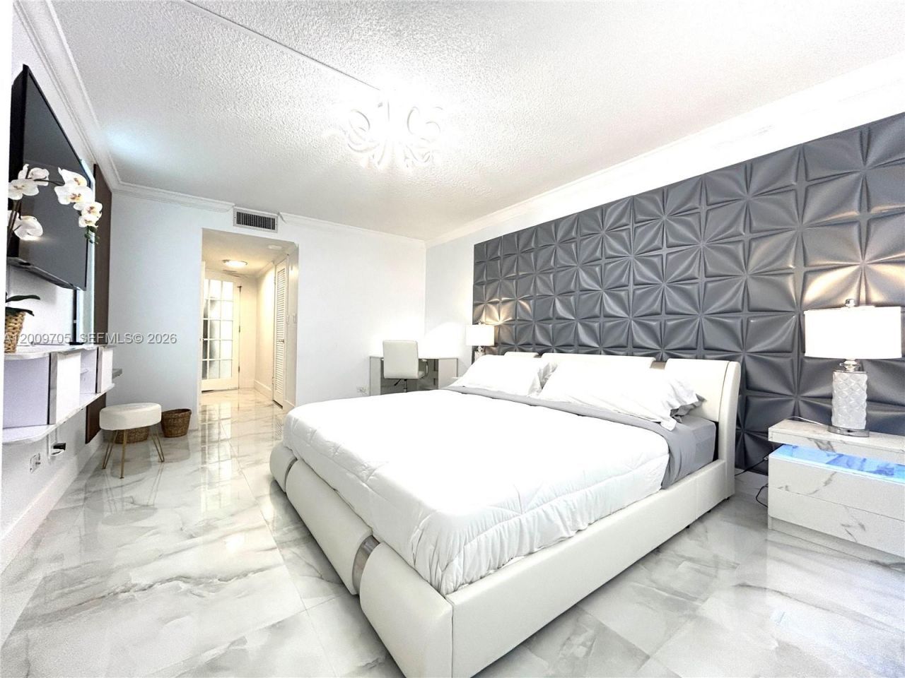 6039 Collins Ave, Unit 1507, Miami Beach, FL 33140 Photo