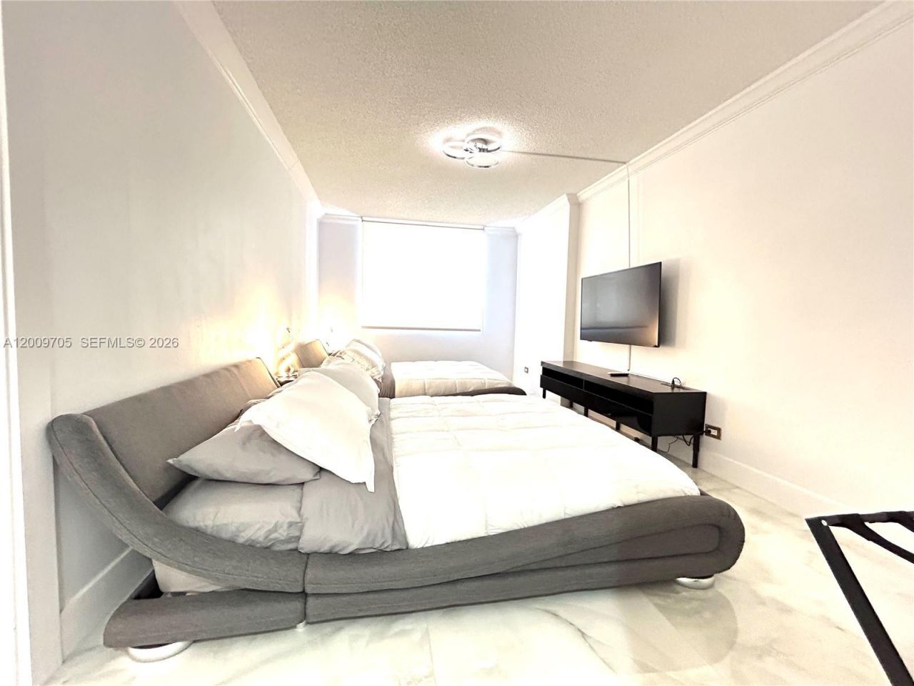 6039 Collins Ave, Unit 1507, Miami Beach, FL 33140 Photo