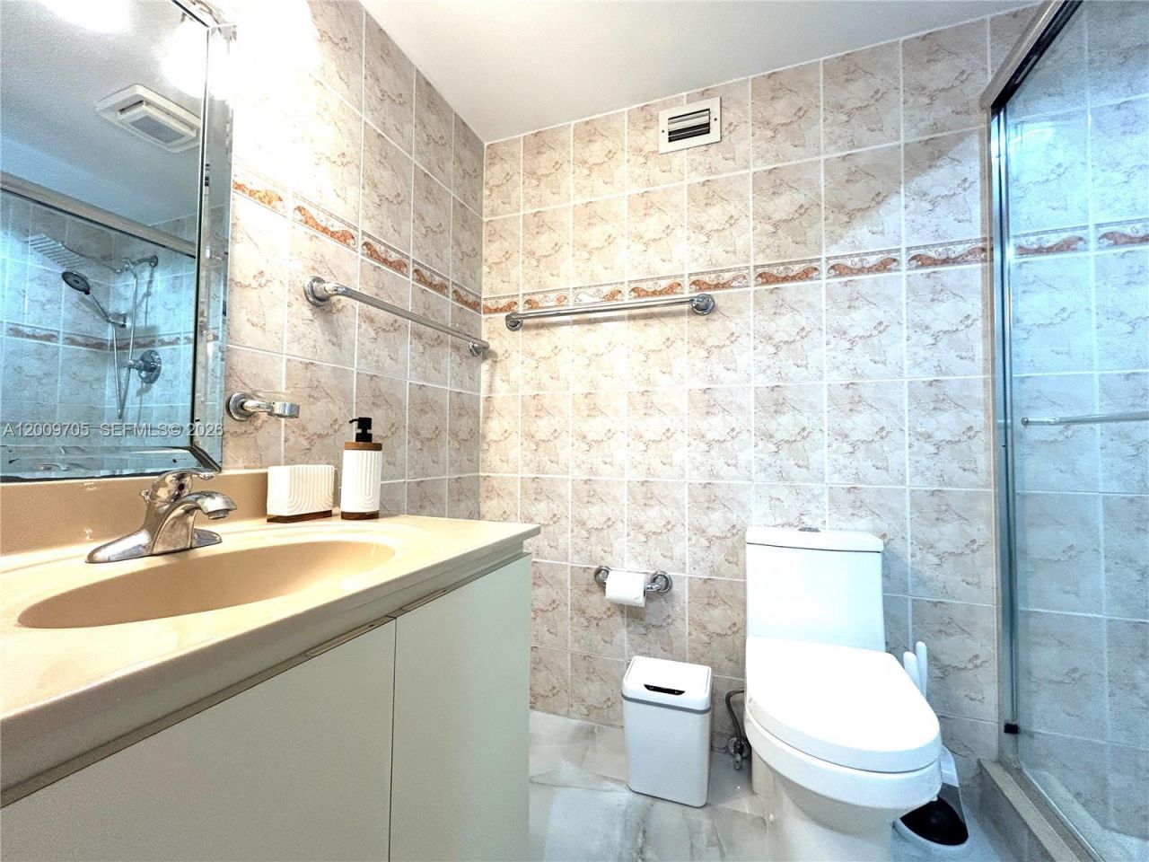 6039 Collins Ave, Unit 1507, Miami Beach, FL 33140 Photo