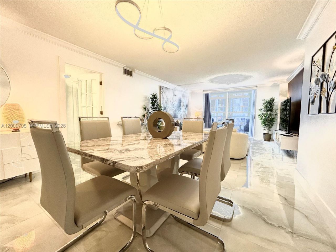 6039 Collins Ave, Unit 1507, Miami Beach, FL 33140 Photo