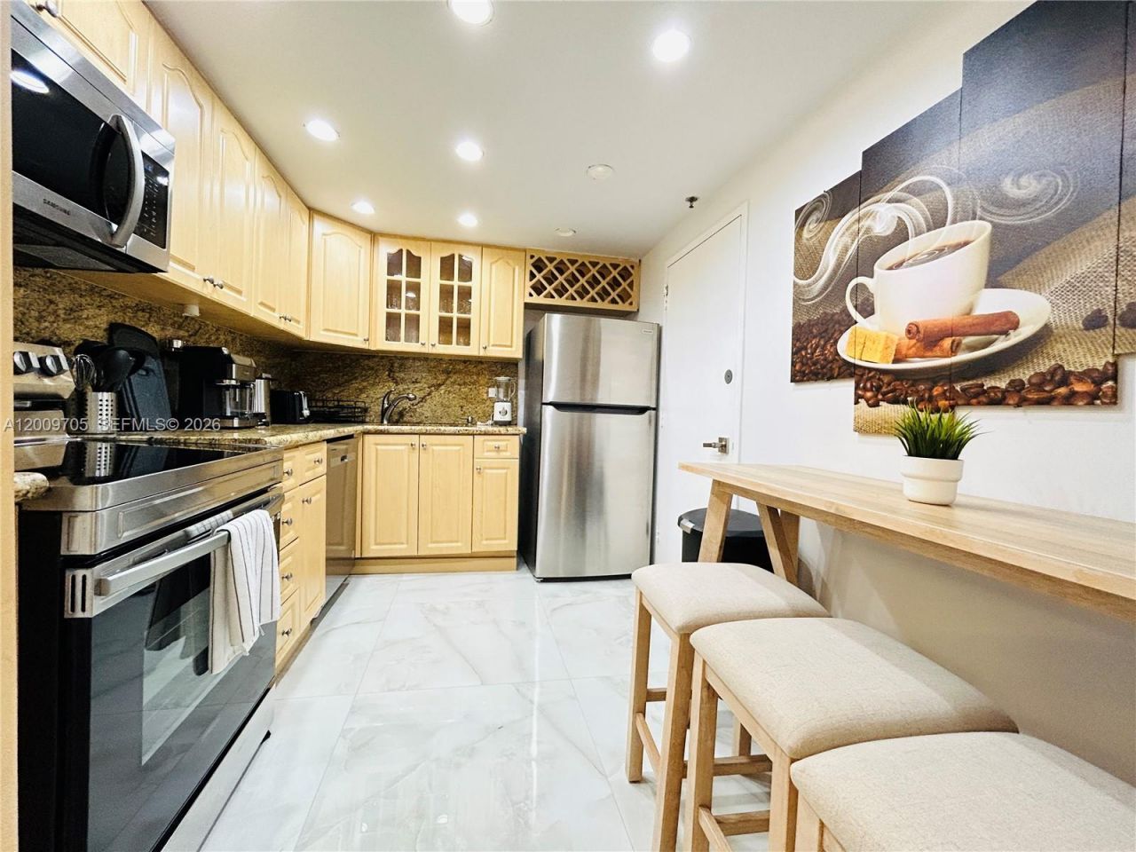 6039 Collins Ave, Unit 1507, Miami Beach, FL 33140 Photo