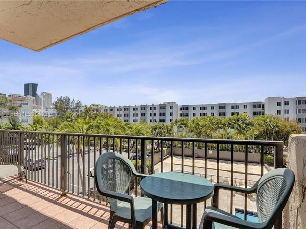 250 181st Dr , Unit 214, Sunny Isles Beach, FL 33160