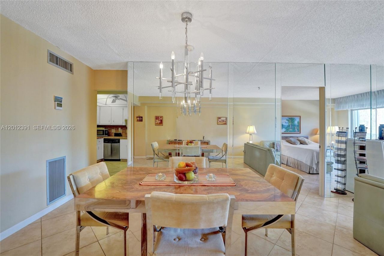 250 181st Dr , Unit 214, Sunny Isles Beach, FL 33160 Photo