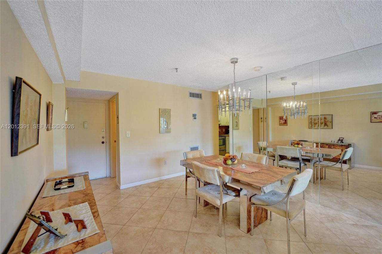 250 181st Dr , Unit 214, Sunny Isles Beach, FL 33160 Photo