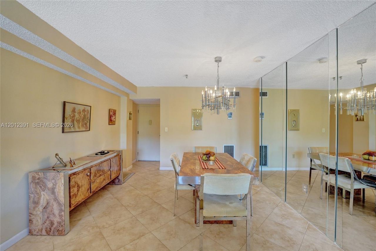 250 181st Dr , Unit 214, Sunny Isles Beach, FL 33160 Photo