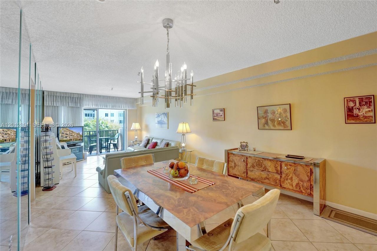 250 181st Dr , Unit 214, Sunny Isles Beach, FL 33160 Photo