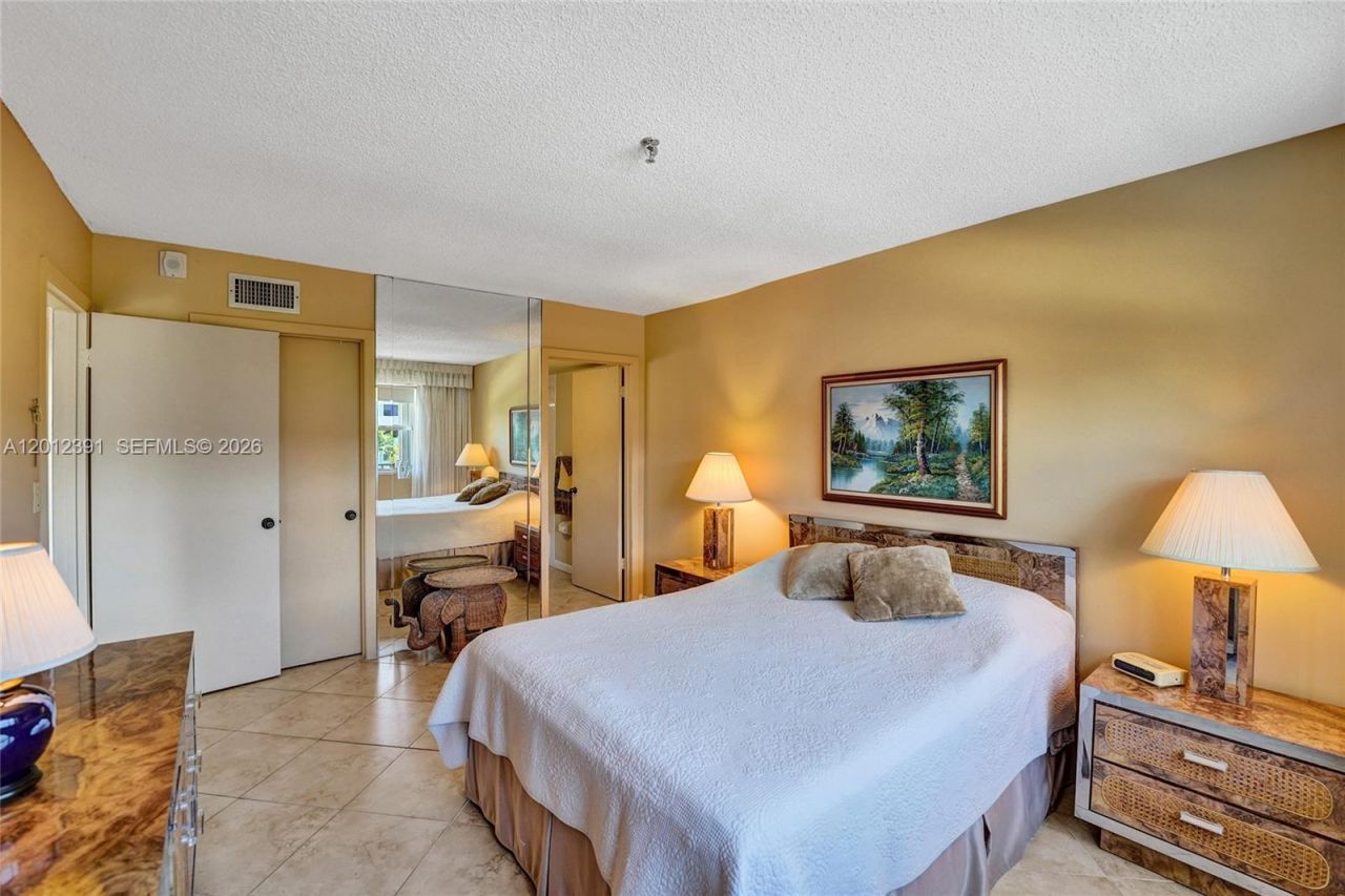 250 181st Dr , Unit 214, Sunny Isles Beach, FL 33160 Photo