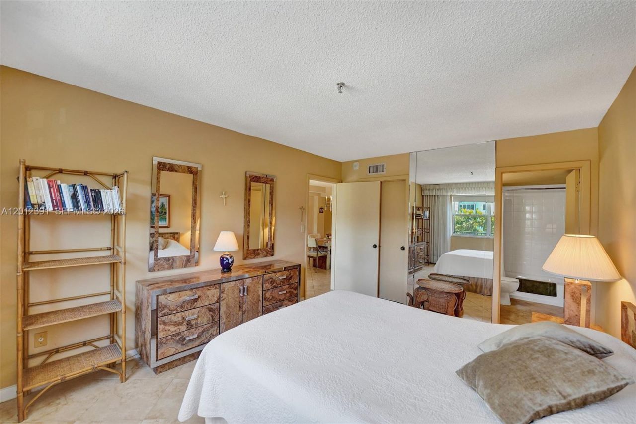 250 181st Dr , Unit 214, Sunny Isles Beach, FL 33160 Photo