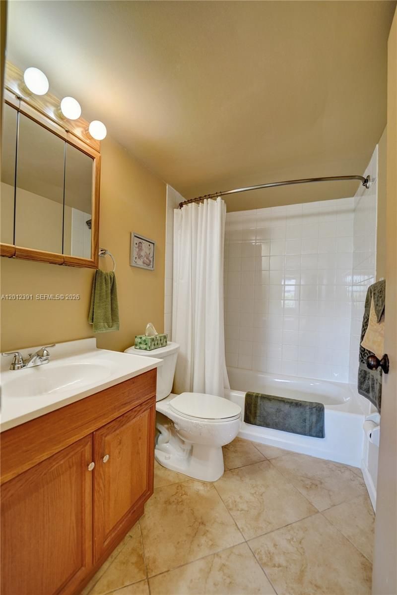 250 181st Dr , Unit 214, Sunny Isles Beach, FL 33160 Photo