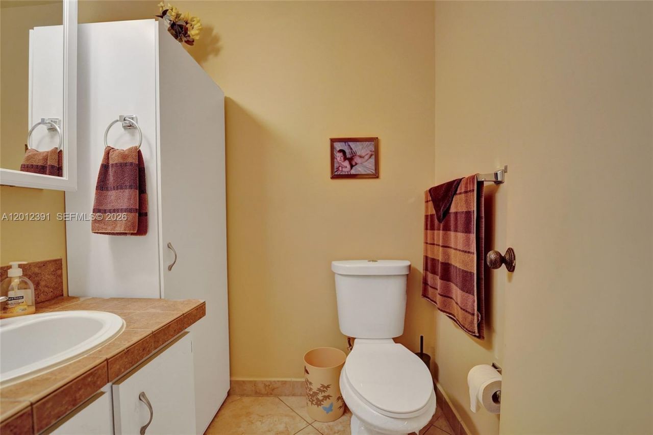 250 181st Dr , Unit 214, Sunny Isles Beach, FL 33160 Photo