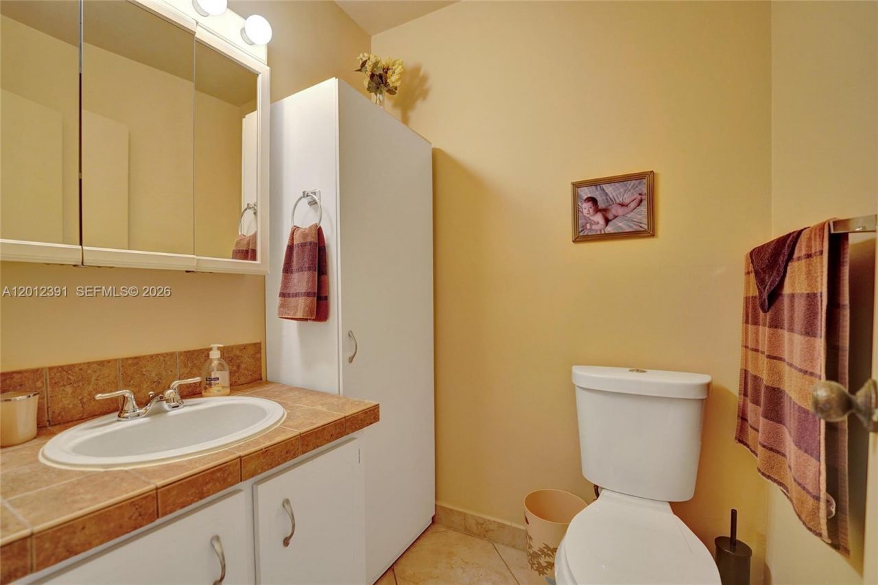 250 181st Dr , Unit 214, Sunny Isles Beach, FL 33160 Photo