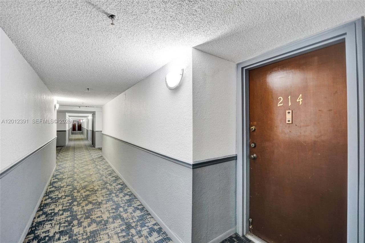 250 181st Dr , Unit 214, Sunny Isles Beach, FL 33160 Photo
