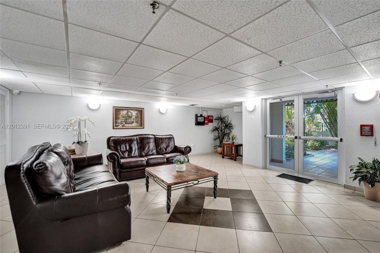 250 181st Dr , Unit 214, Sunny Isles Beach, FL 33160 Photo