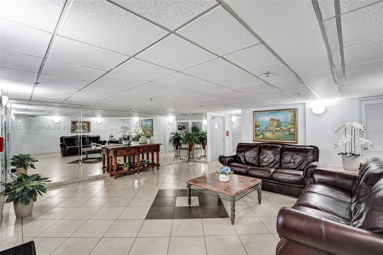 250 181st Dr , Unit 214, Sunny Isles Beach, FL 33160 Photo