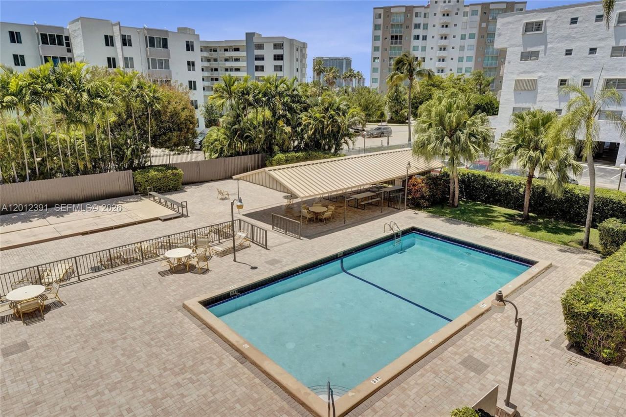 250 181st Dr , Unit 214, Sunny Isles Beach, FL 33160 Photo