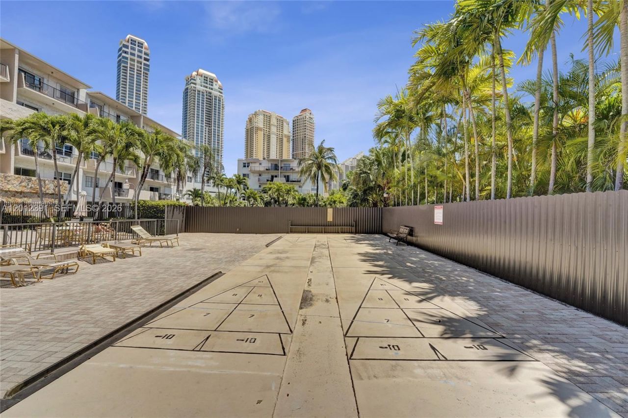 250 181st Dr , Unit 214, Sunny Isles Beach, FL 33160 Photo