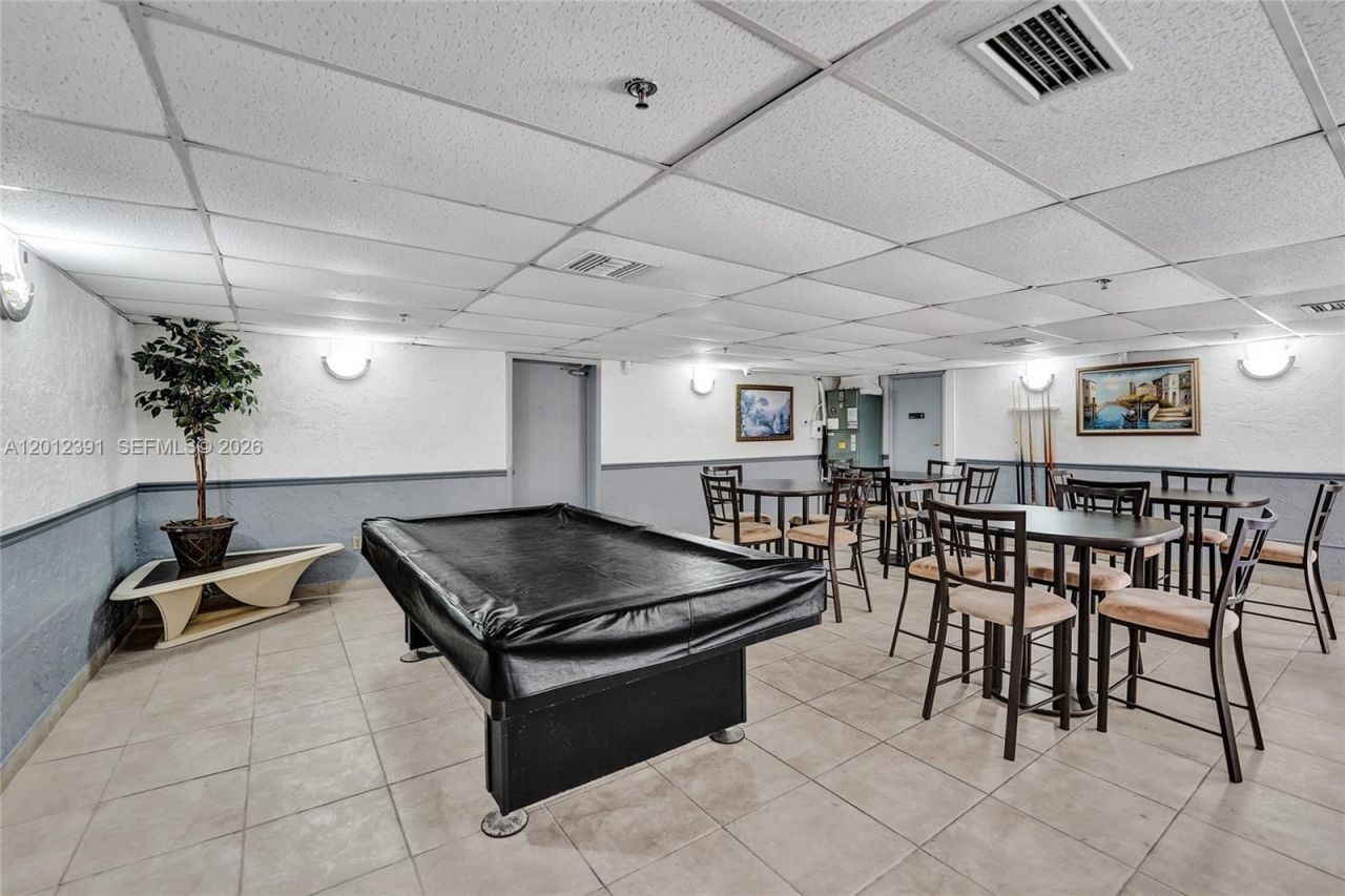 250 181st Dr , Unit 214, Sunny Isles Beach, FL 33160 Photo