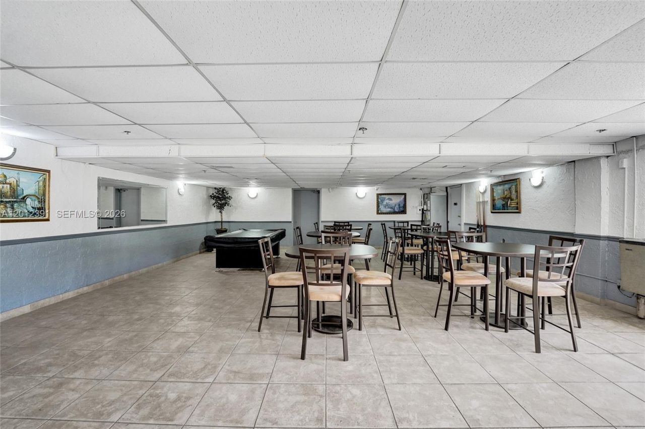 250 181st Dr , Unit 214, Sunny Isles Beach, FL 33160 Photo