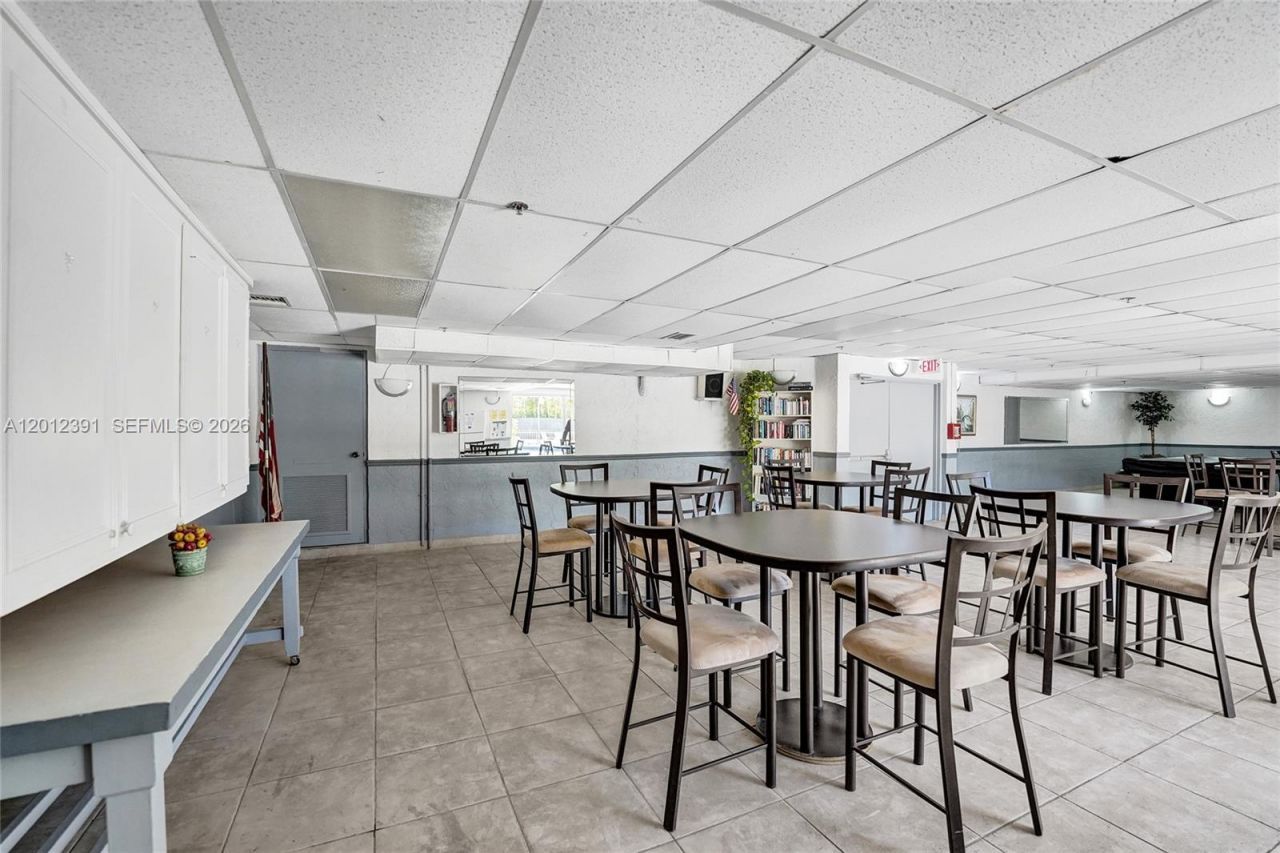 250 181st Dr , Unit 214, Sunny Isles Beach, FL 33160 Photo