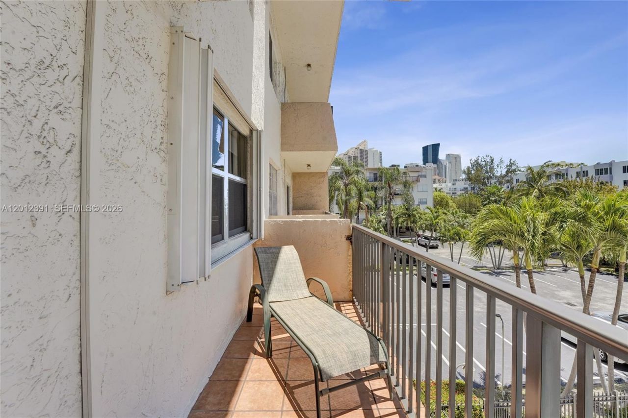 250 181st Dr , Unit 214, Sunny Isles Beach, FL 33160 Photo