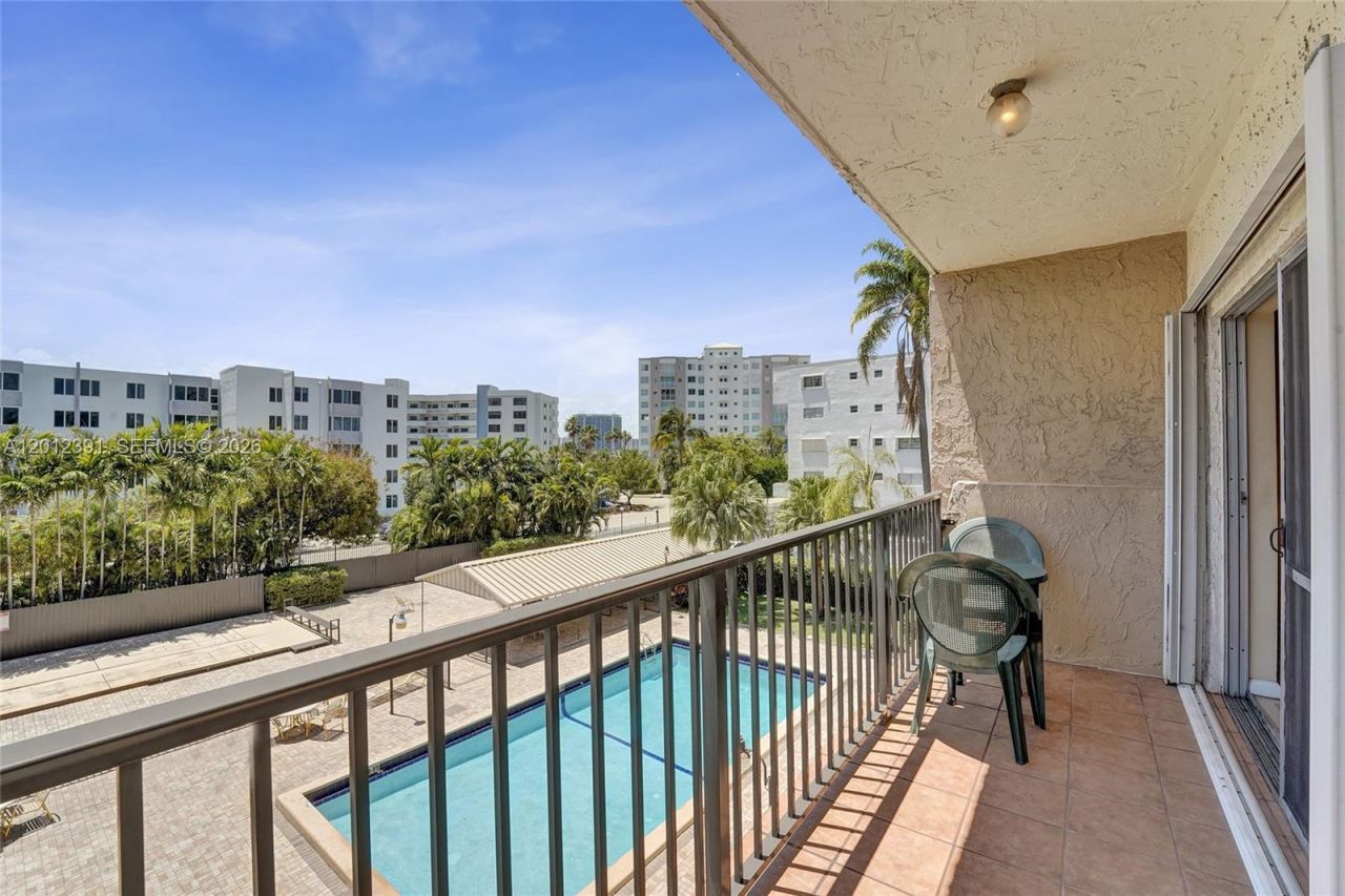 250 181st Dr , Unit 214, Sunny Isles Beach, FL 33160 Photo