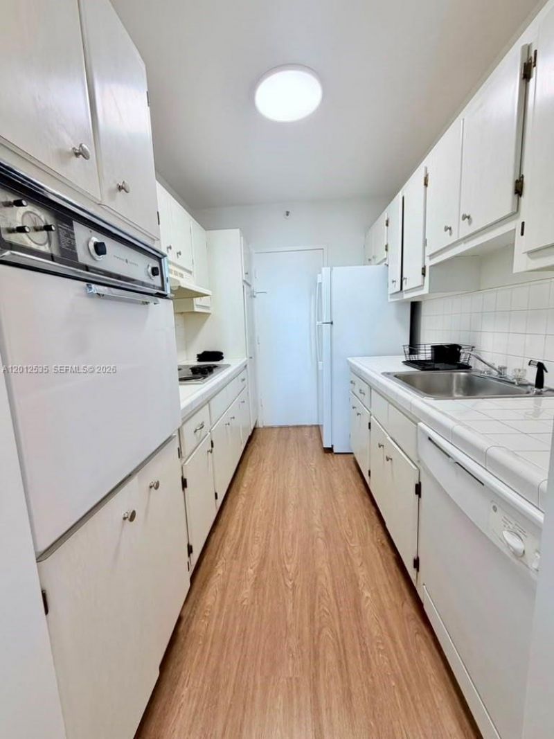 100 Lincoln Rd , Unit 922, Miami Beach, FL 33139 Photo