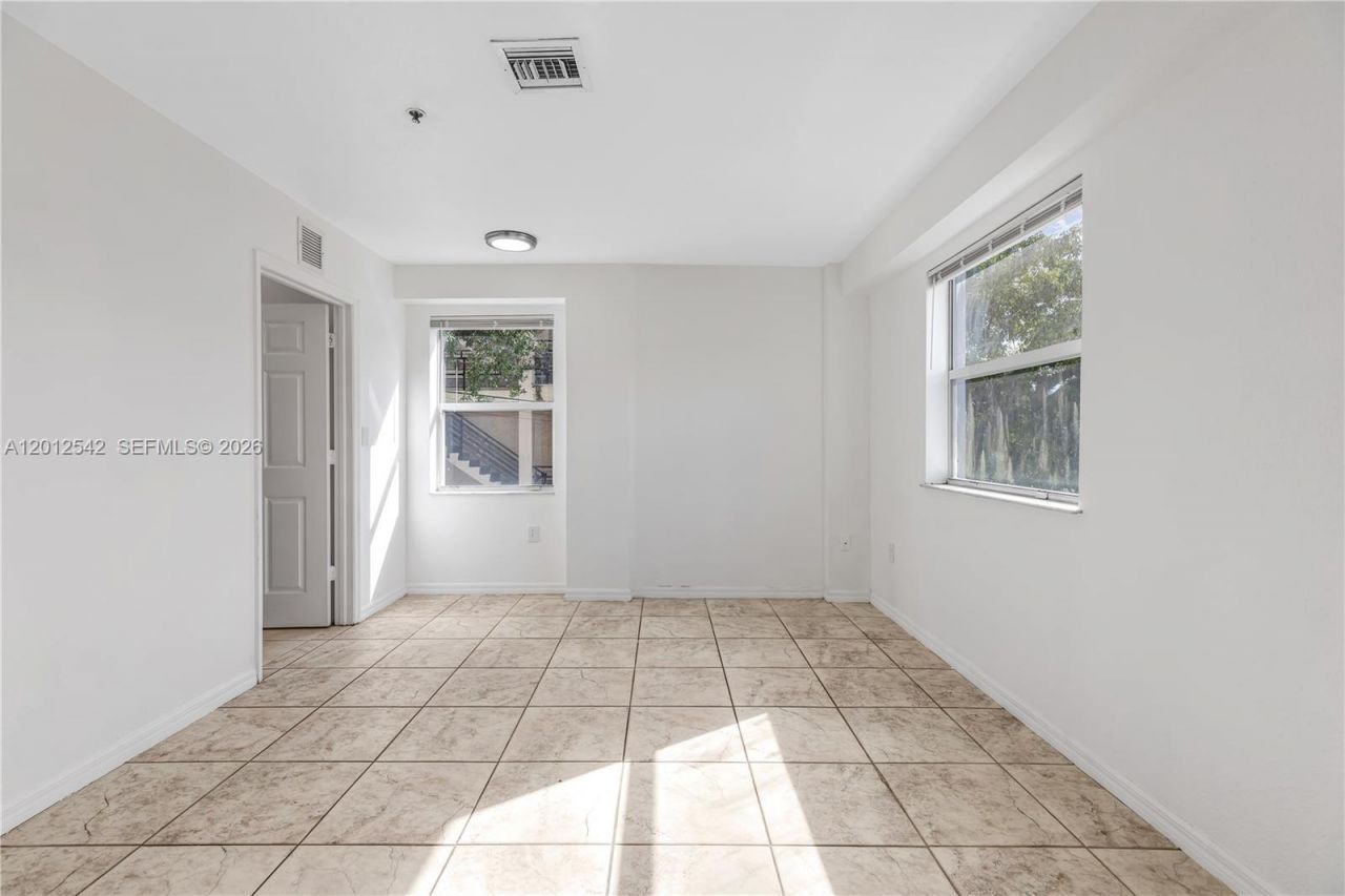 520 SW 5th St, Unit 304, Miami, FL 33130 Photo