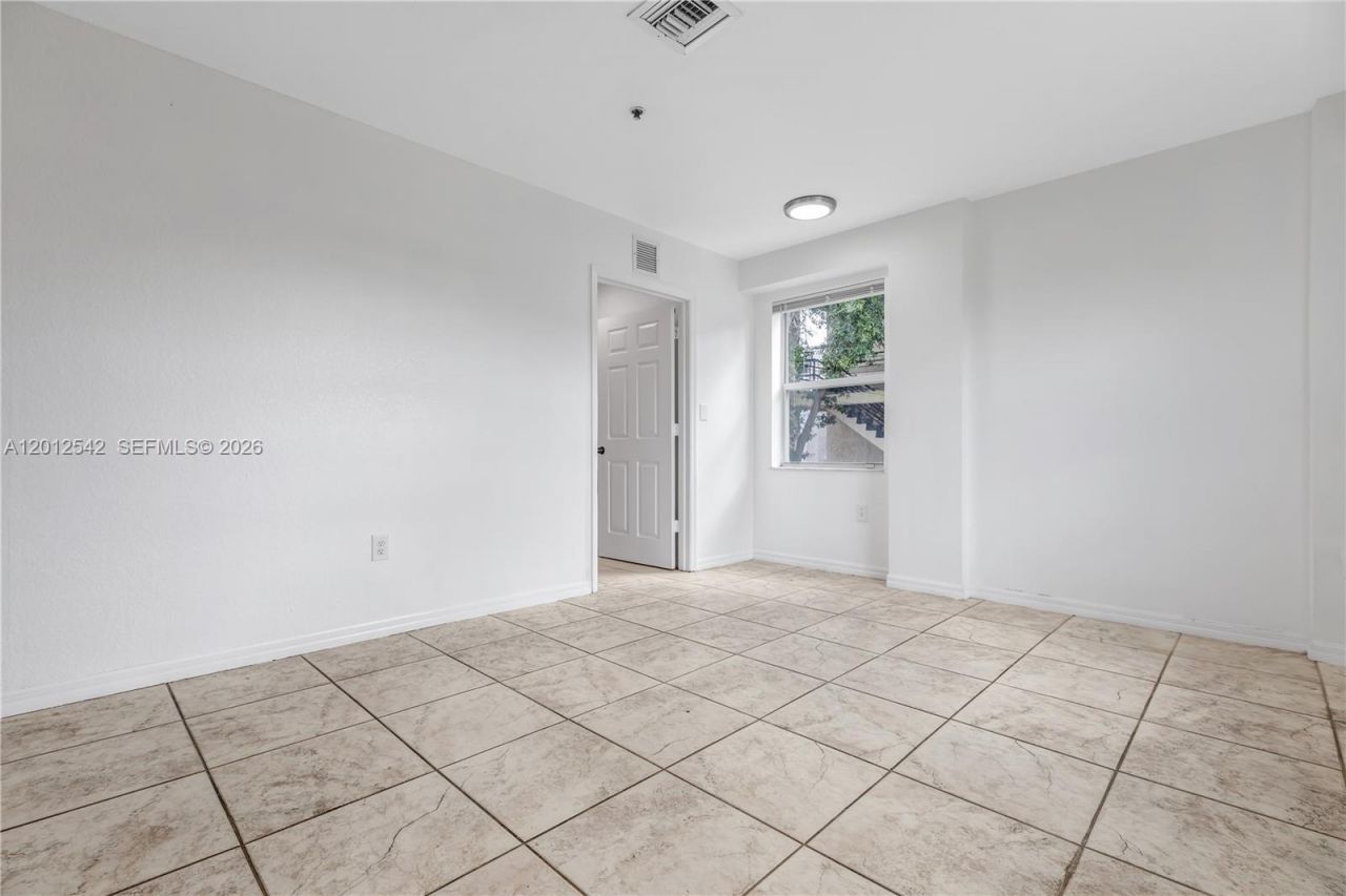 520 SW 5th St, Unit 304, Miami, FL 33130 Photo
