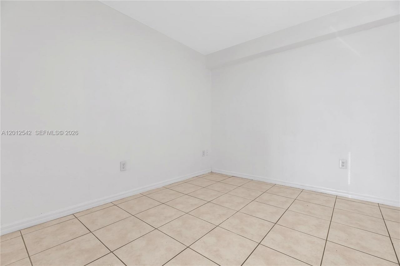 520 SW 5th St, Unit 304, Miami, FL 33130 Photo