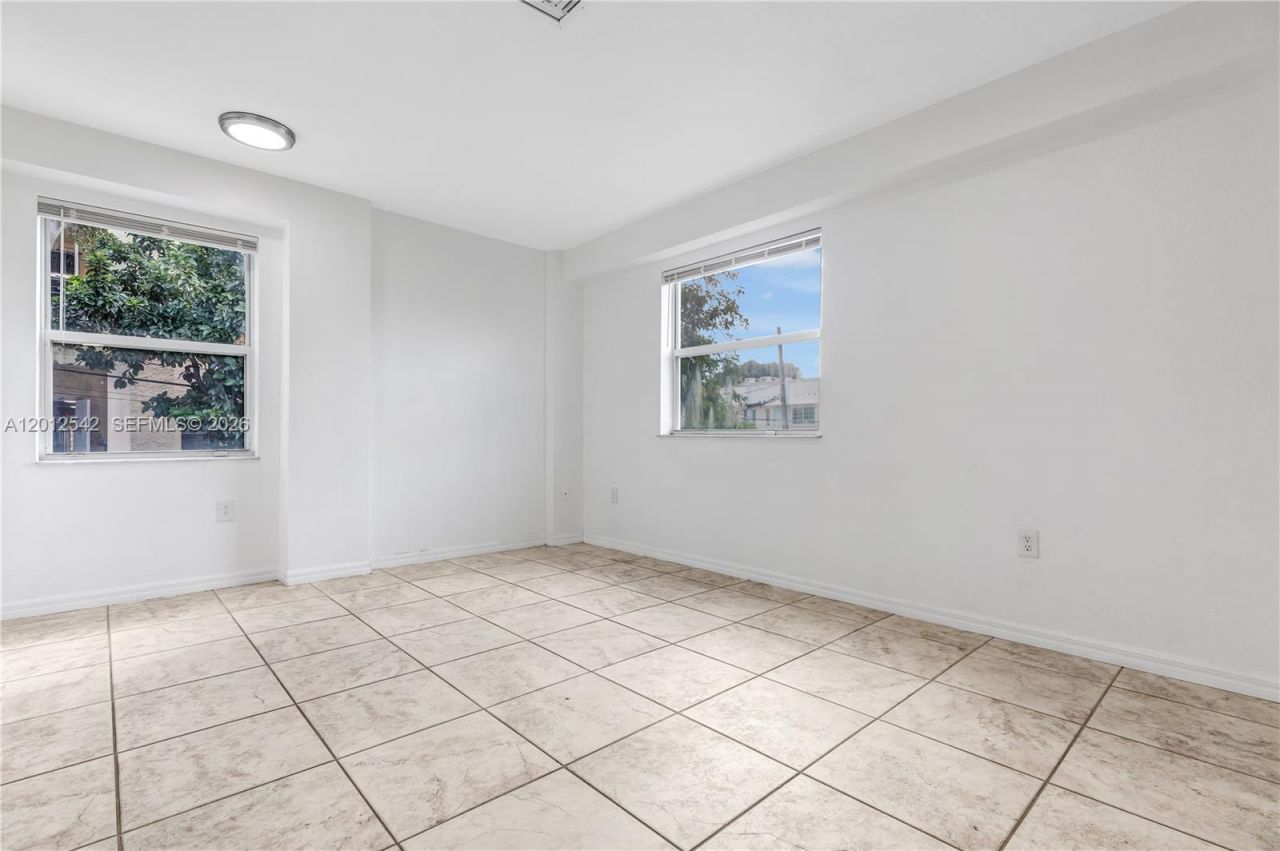 520 SW 5th St, Unit 304, Miami, FL 33130 Photo
