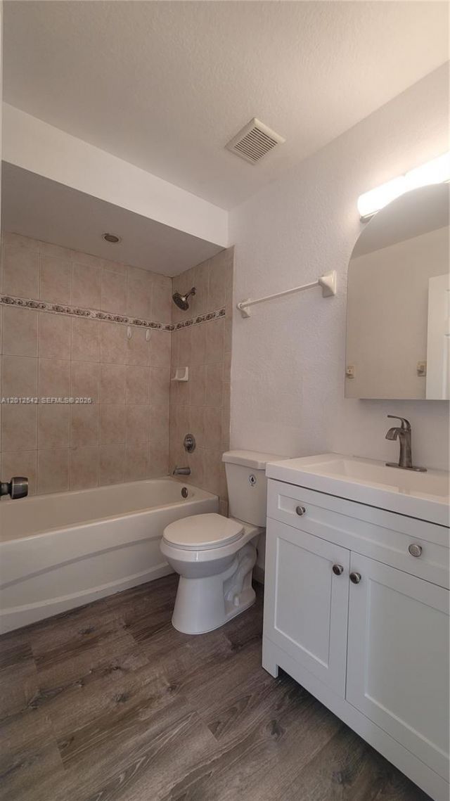 520 SW 5th St, Unit 304, Miami, FL 33130 Photo